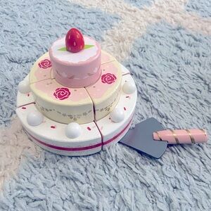Le Toy Van Sliceable Wedding Cake Toy